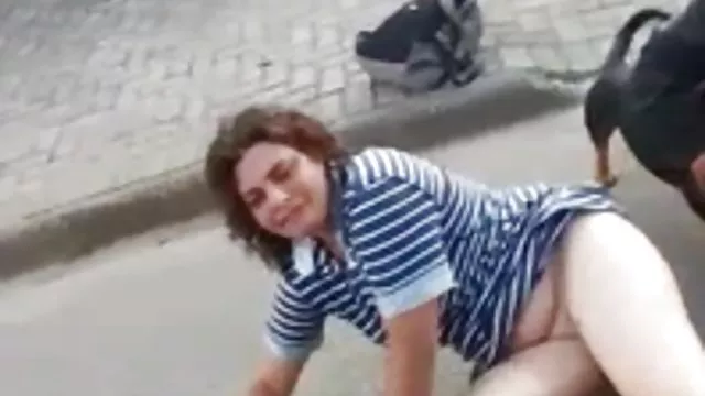 のように育ちの女の子が夜遅い時間にも感謝していBlowjob