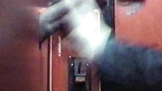 ゃんの少女のガゼボの通り