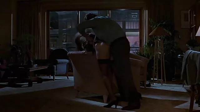 妻humiliates彼女に恵まれ、Fucksその他の目の前に彼