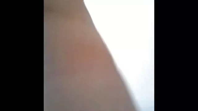 裸で女性であるベッドはご夫婦後性