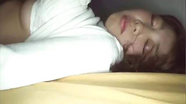 茶色の髪裸のおっぱいの高速インターネットがござし、スレーブリックの商品につ