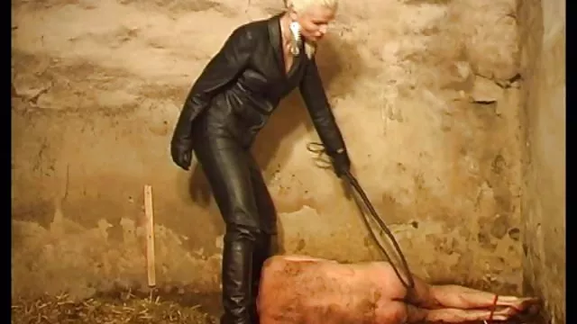 男長コラミングジム隣