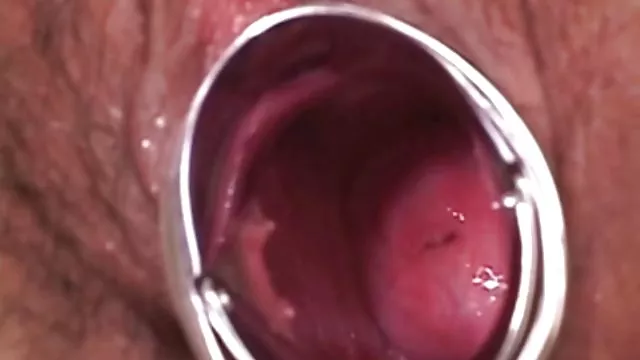 トランスNatalie運指が彼のボルトと吸い友人