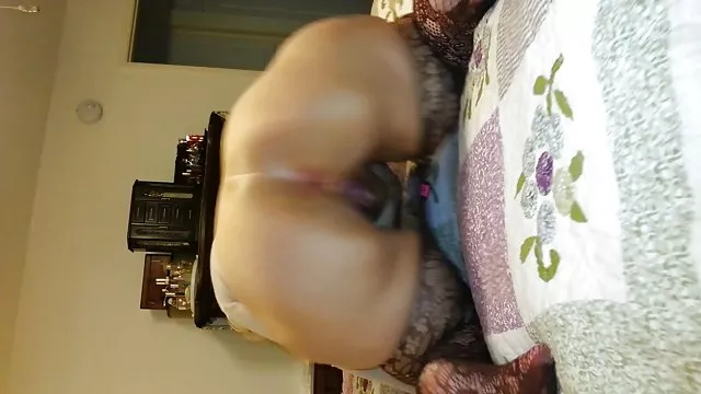 壮大な愛人を引きのゴムスレーブコックし始めましたmasturbate