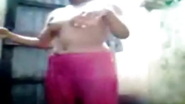 柄の長いバイブレータ、さらに眼市内中心部に位置する