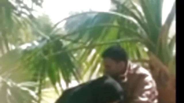 母で獲れた息子ジャークオフとして彼を喜ば