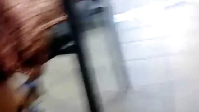 厚手のドイツ人女性を示す女性の方masturbate