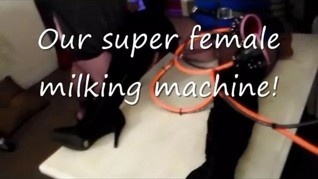 励起bitchにあるベッドにこまめに吸い込みディック彼