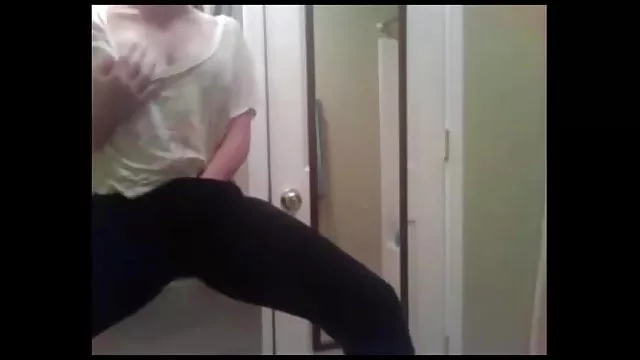 赤毛Nastya masturbatingを巧みにはジャグジー