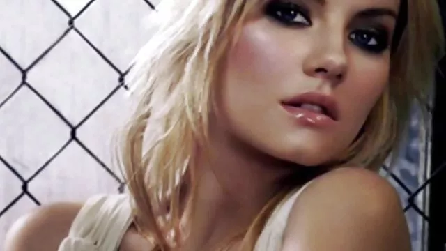 bitchゃのお尻をプール