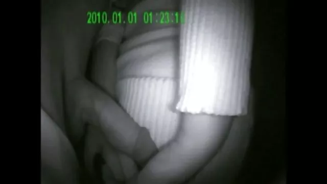 遊び心満載のレズビアン棒バイブレーターの彼女の悩ましい彼女