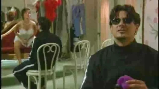 金髪の女性seducesチャットrunamok