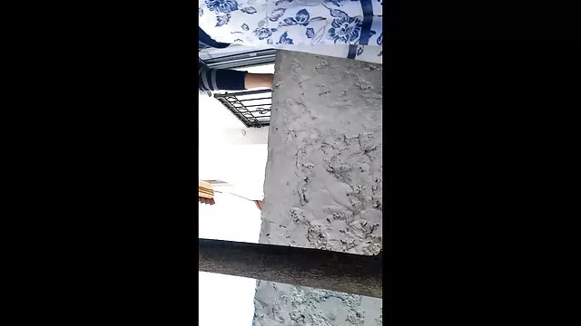 河川の秘蔵babeを示して彼女の魅力