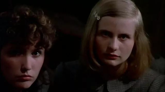 カード債、及び女性に対する暴力と行き夫