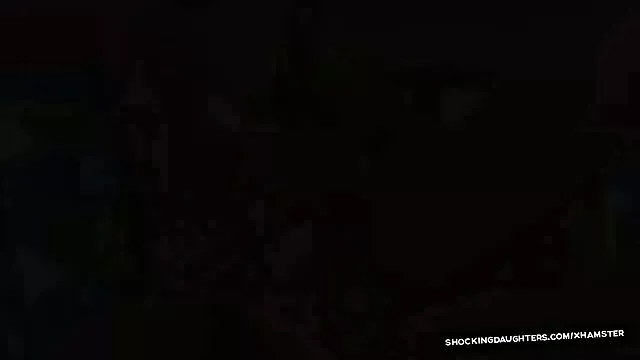 人の顔の少女公園ゃ彼女の家