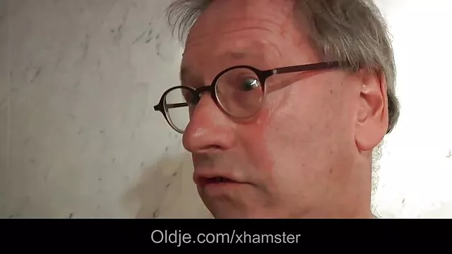 二成熟した影響をJanulis若いスタリオン