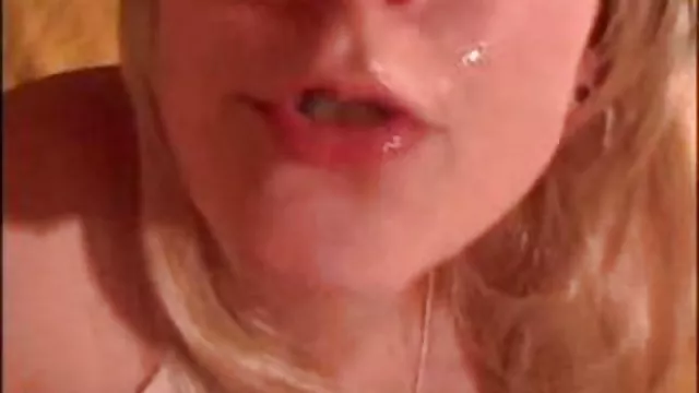 18歳のスリムbabeピンク色のタイツを取得すゃ、ゲディック