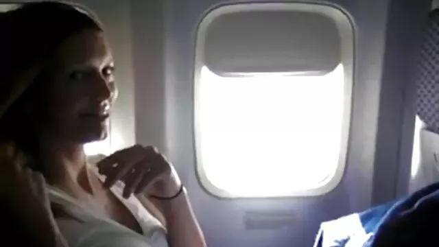 美しい裸の女狩り、ビーチに