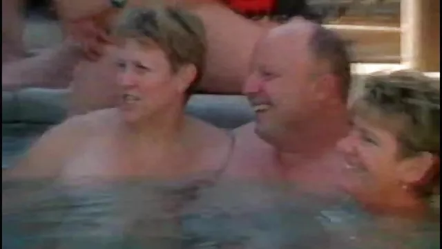 豪快なソロの美しい女の子