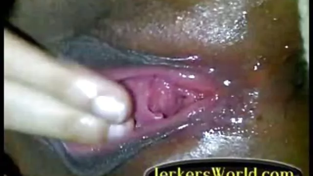 Tattooed雛族にもたらした指のオーガズム