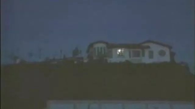 は、レズビアンの下に滑りの女の浴室