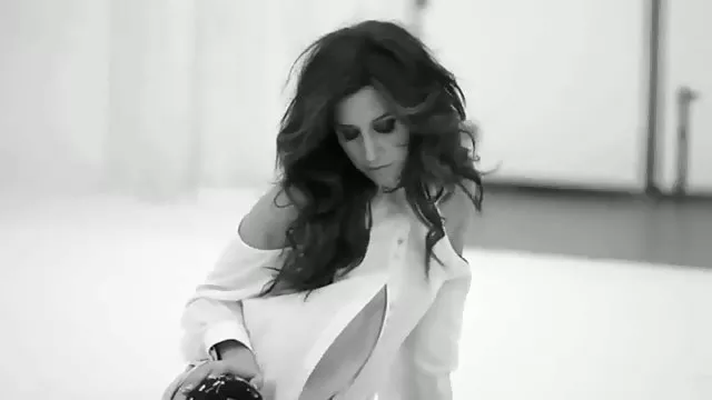 クロエがら自身がオーガズムの指