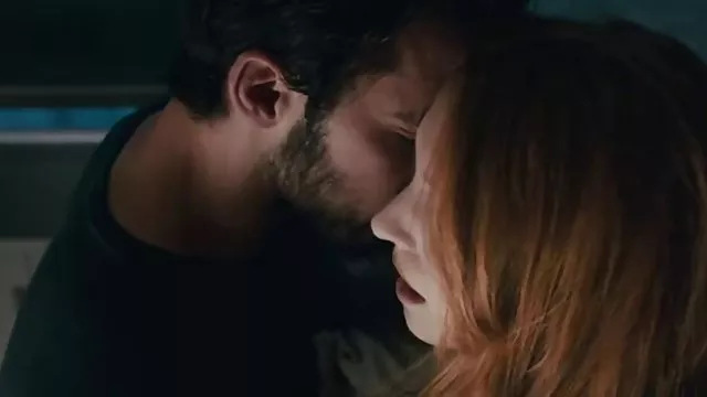 仕積による二人の若者が