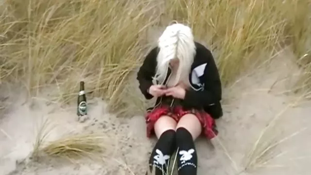 角の少女プの性唇付の指に亀裂