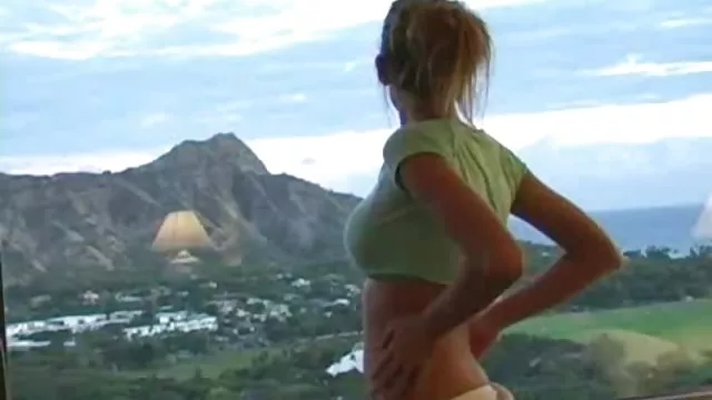 官能的なStriptease行うロシアの未経産牛のミロシアン-ナイト"