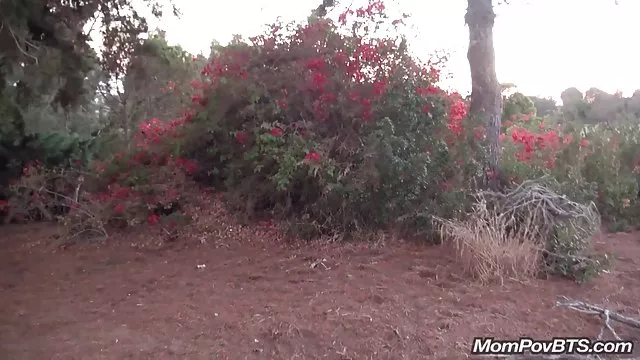 率直な女の子のロッカールーム公開シャワー