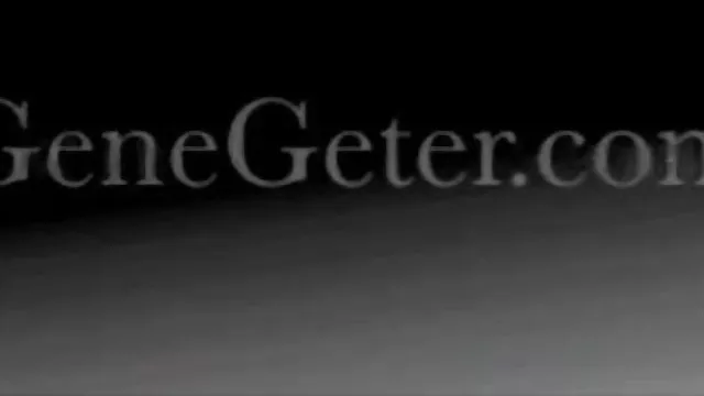 成熟した女性のジュリア-クシュナッディノバFucks自分には芝生広場、ストラップに