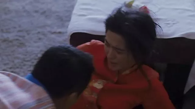 スキニーベイブとタトゥーのた成熟した好きないことを悔