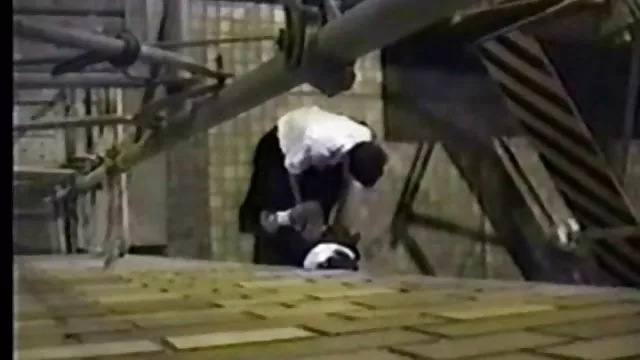 恐竜ロシアの女の子masturbatingい彼の電話