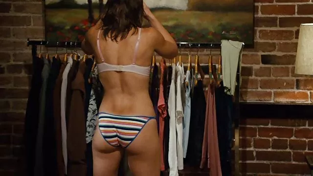 の母親を見ること息子の運指、彼