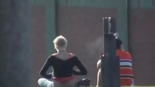 フェロネットワーク:成熟したレズビアンのためのリックと滑りの若いslut