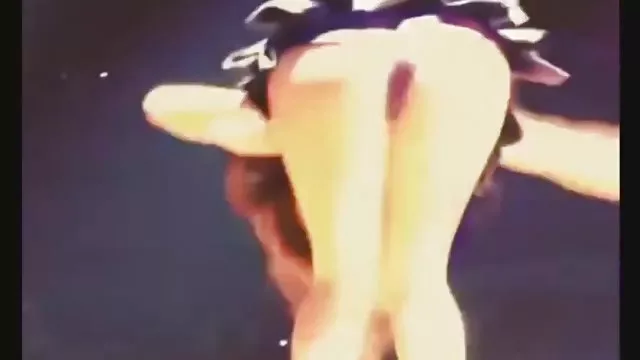 Babeと彼女の穴を通り