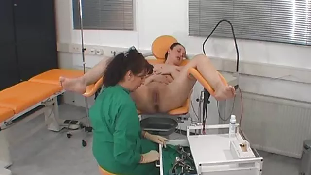 若い金髪ゃの車