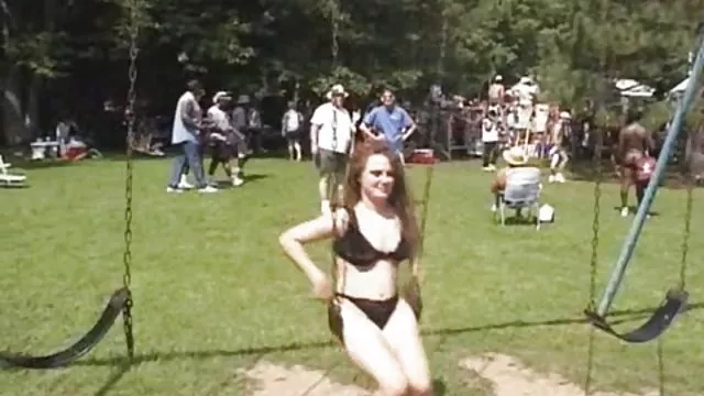 Babe短いスカートseduces男