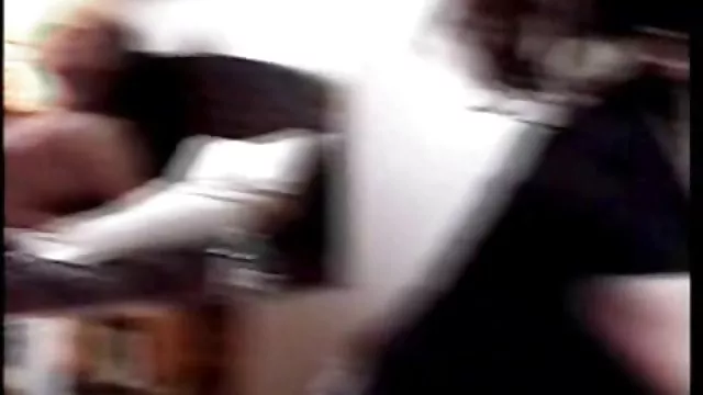 セクシーな美女三人が交互にコマンドのスレーブリックその商