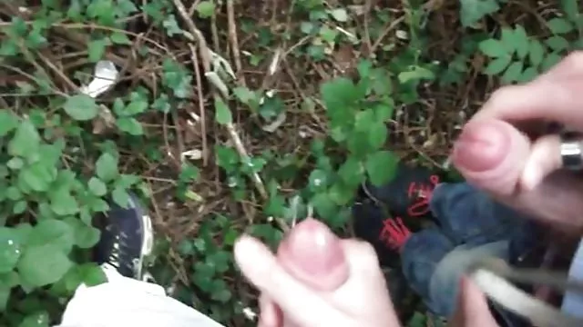 メリッサundressesの前にカメラ