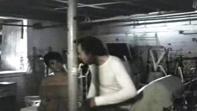 ドイツの女性が赤いストッキングの大きなお尻の穴の後、肛門