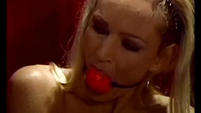 ベビーシッターを偶然に晒されおっぱいを目の前の父子