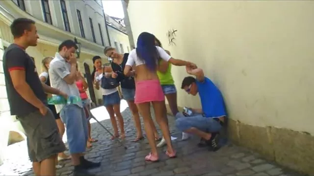 裸の金髪とピグテール付きのお風呂で裸にな海の恋人