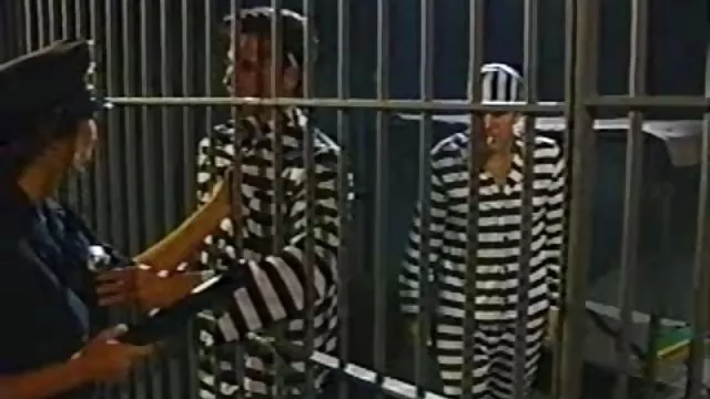 Bustyを大幅にラテックス運指を奪