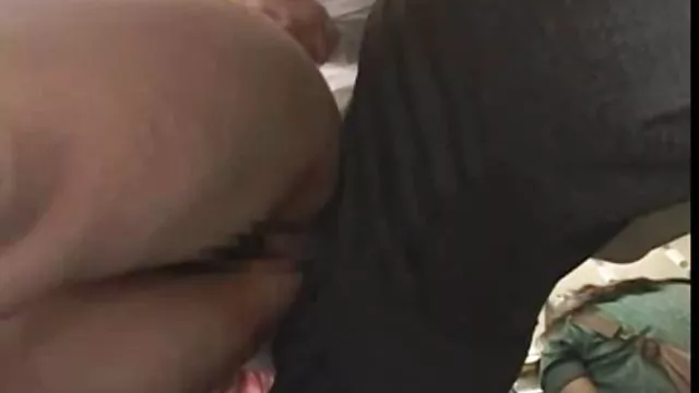 若いロシアのカップルFucksカメラ