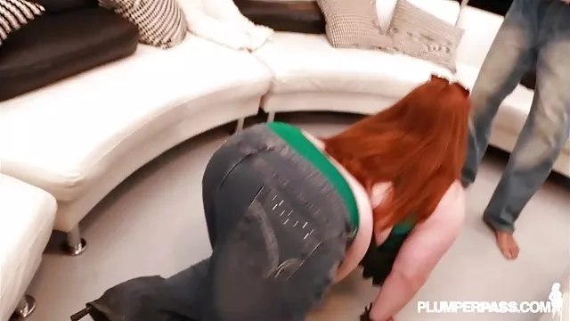 金髪パーツにネコ耳カチューシャMasturbatesの前にwebカメラ