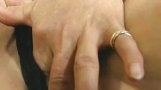 幅とピアスの面の巨大な自然のおっぱい