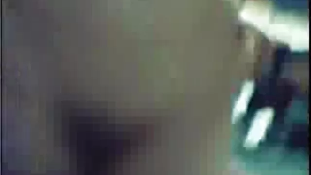 のぞきのためのドレスの女の子