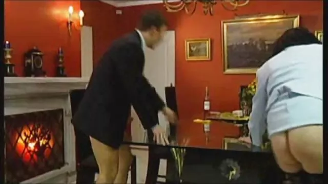 マニア中のマスクundresses少女感染症に関する正確かつ迅速な