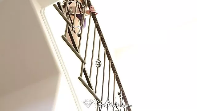 勇敢な女性の裸のようにテレビ